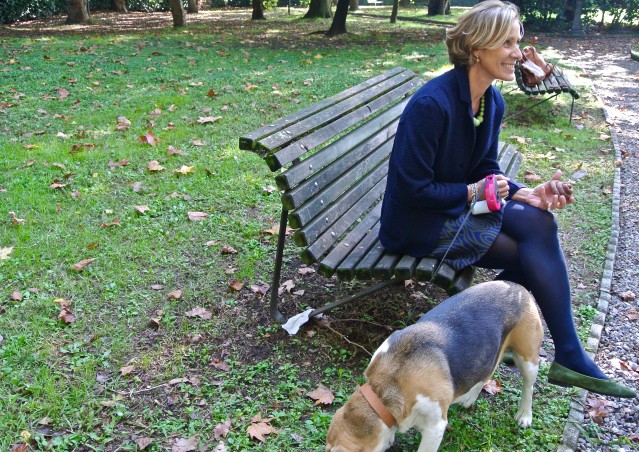 DOLCETTO O SCHERZETTO? SACCHETTO! La dog guerrilla di Kiki Pelosi per Milano.