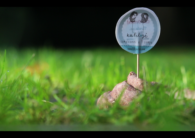 DOLCETTO O SCHERZETTO? SACCHETTO! La dog guerrilla di Kiki Pelosi per Milano.