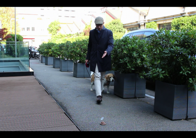 DOLCETTO O SCHERZETTO? SACCHETTO! La dog guerrilla di Kiki Pelosi per Milano.