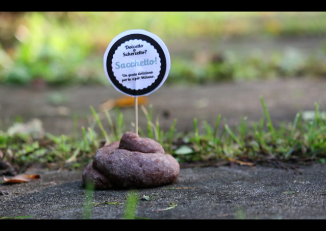 DOLCETTO O SCHERZETTO? SACCHETTO! La dog guerrilla di Kiki Pelosi per Milano.